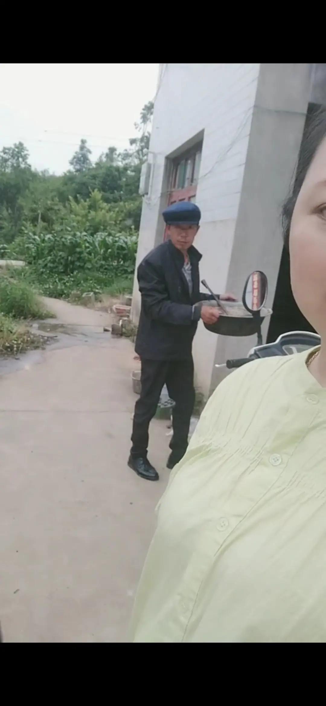 走失者照片 毕节急寻：六旬老人走失，穿黑色皮衣...