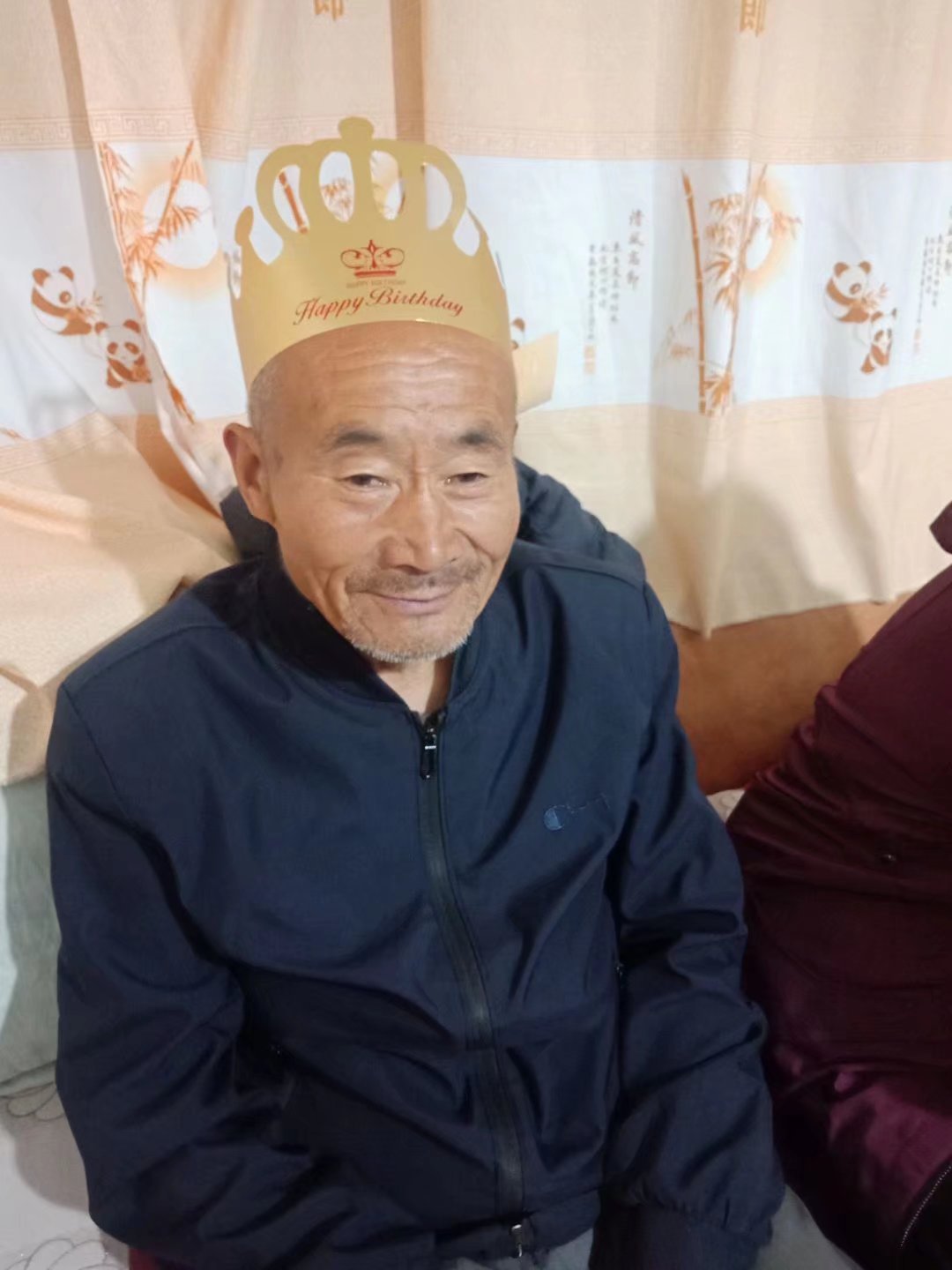 走失者照片 延安寻人：七旬老人失联数日，穿深色...