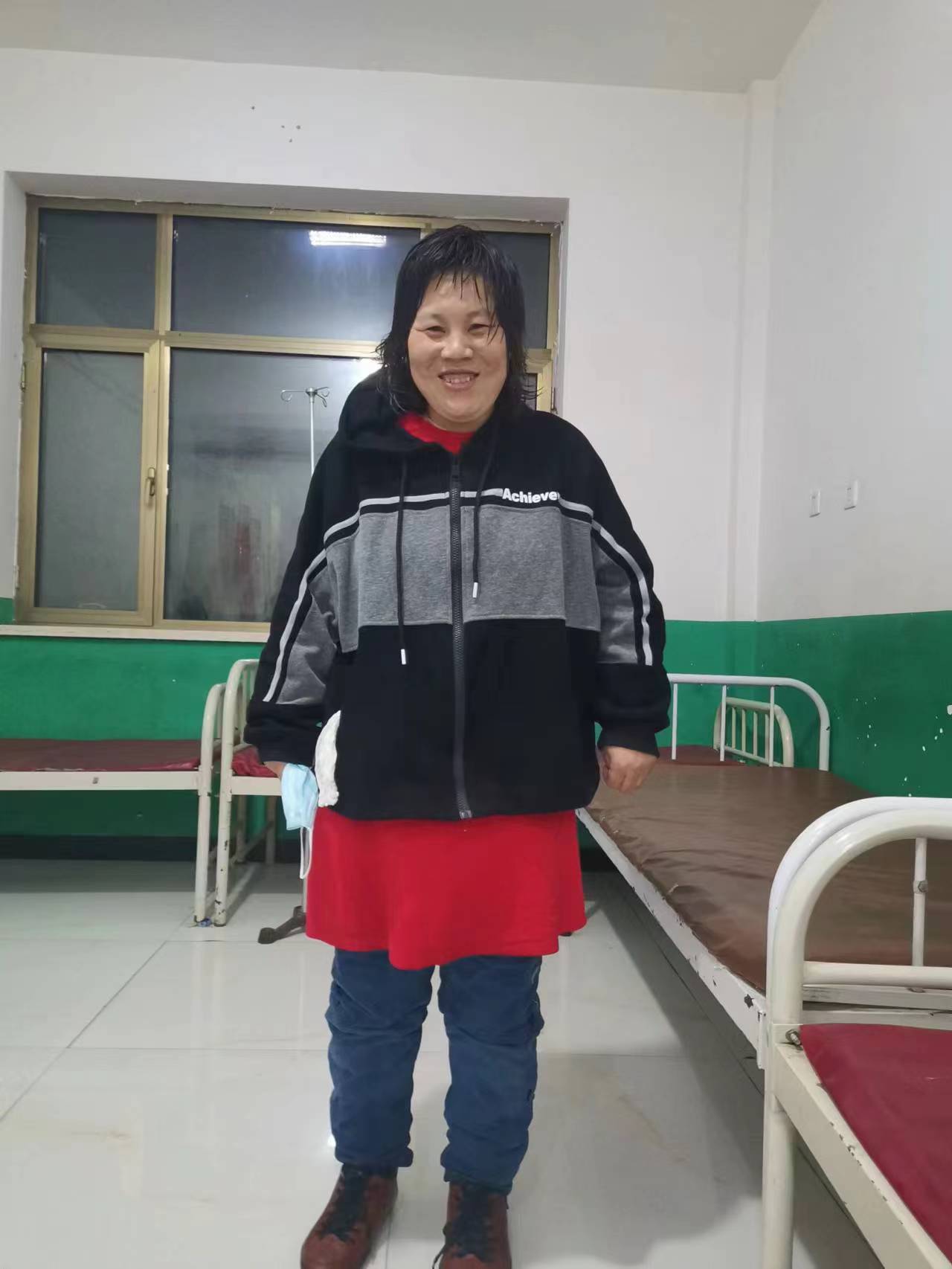 走失者照片 葫芦岛寻亲：中年女子被救助，穿黑色...