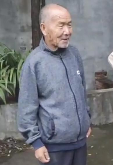 走失者照片 驻马店寻人：八旬老人走失，穿灰色秋...