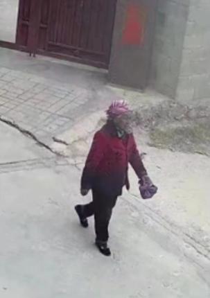 走失者照片 曲靖寻人：七旬老太失联，裹头巾，穿...