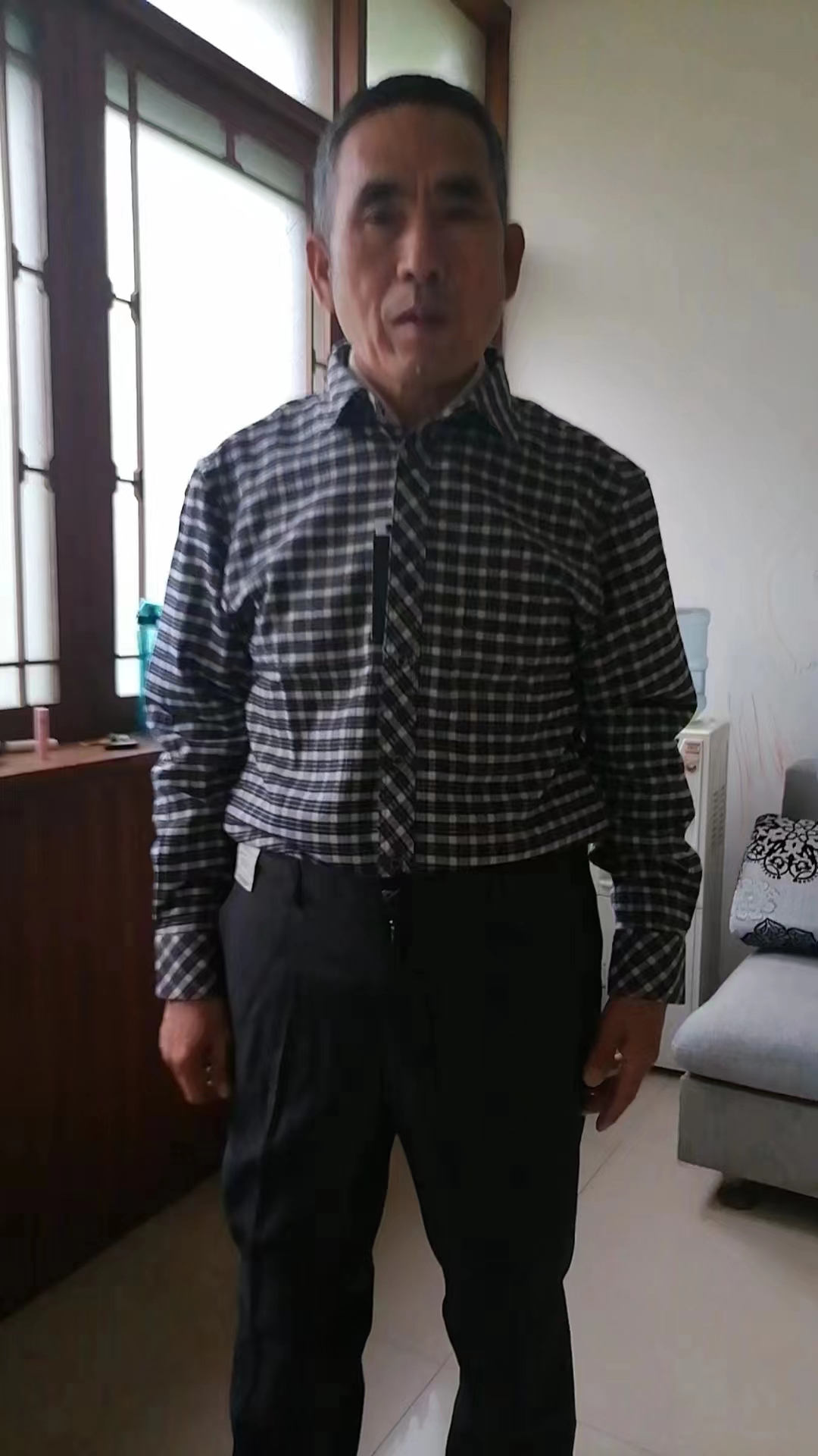 走失者照片 洛阳急寻：六旬老人失联，穿黑外套、...