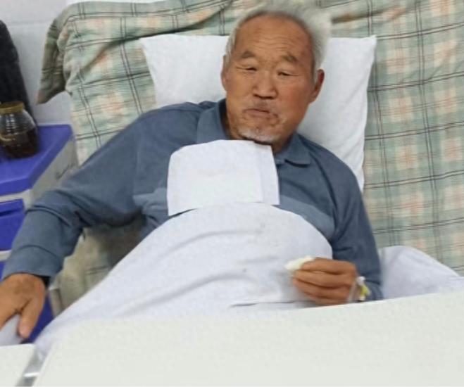 走失者照片 开封市寻人：八旬老人走失，穿灰色短...