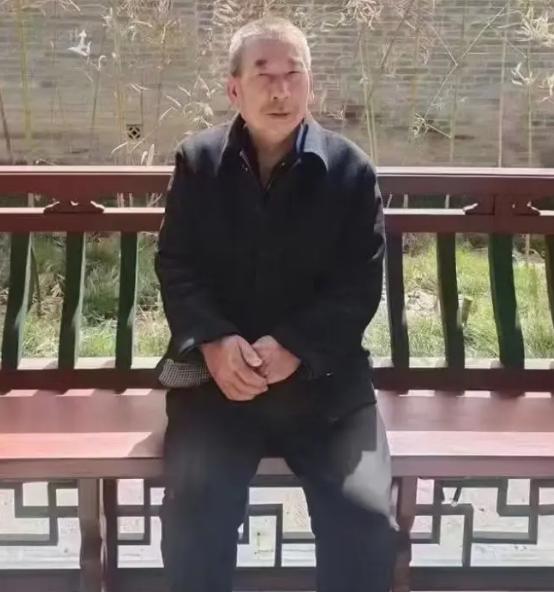 走失者照片 太原急寻：七旬老人失联，穿黑色衣服...