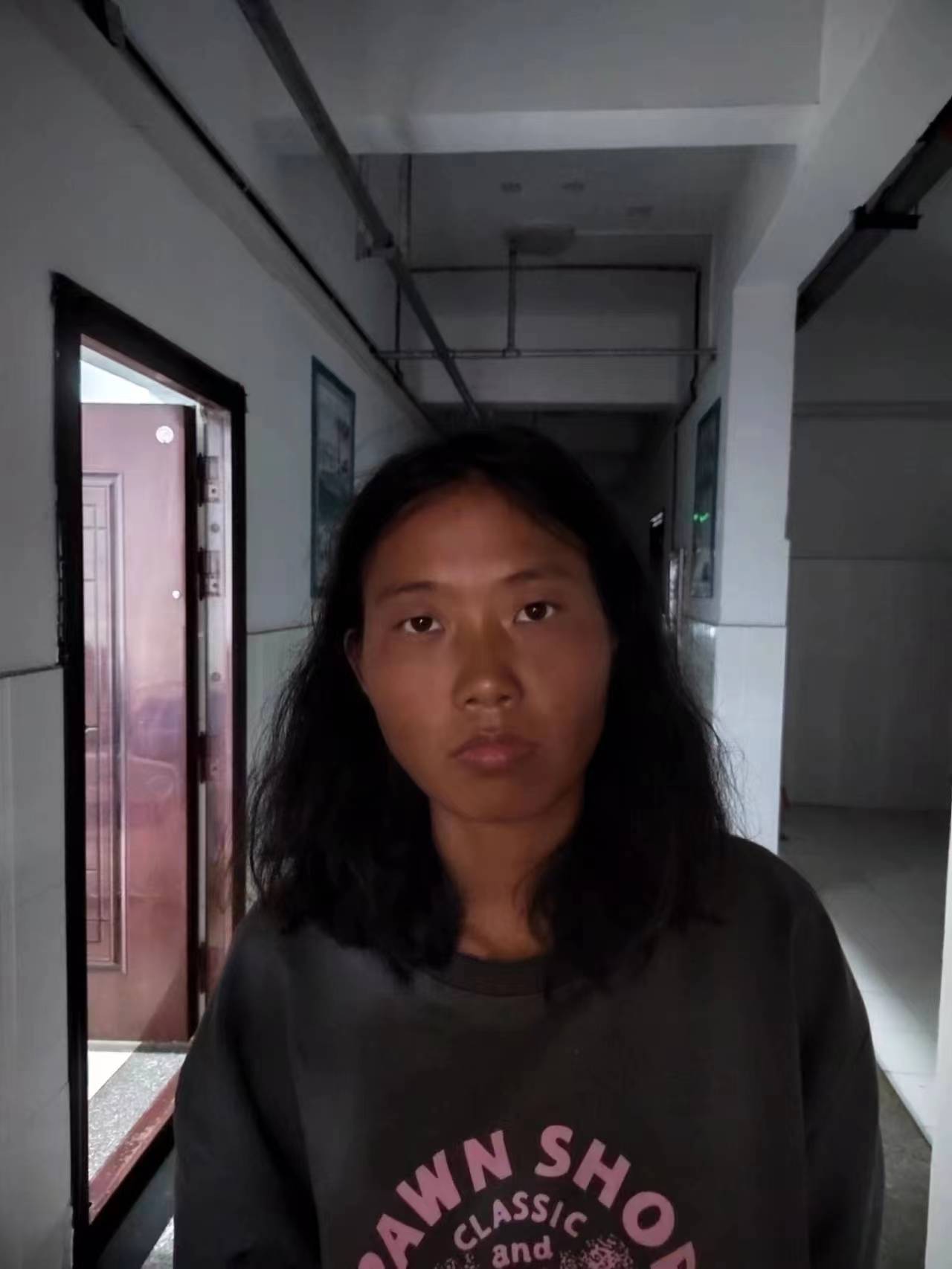 走失者照片 驻马店寻亲：青年女子被救助，自述叫...