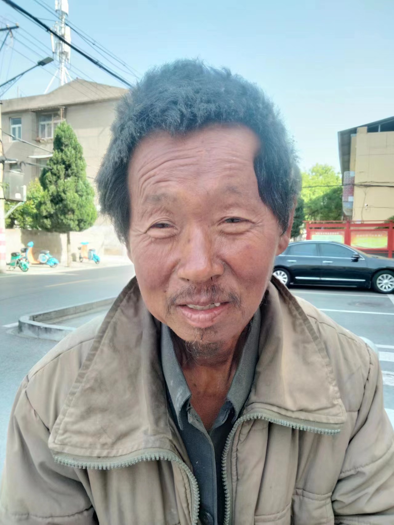 走失者照片 亳州寻亲：六旬老人被救助，穿浅色外...