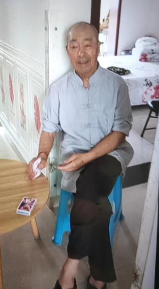 走失者照片 内江急寻：七旬老人走失，戴黑色帽子...