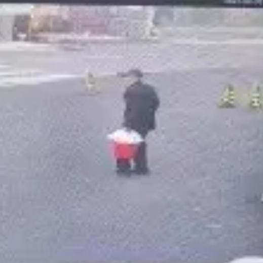 走失者照片 黄石寻人：六旬老人失联，戴黑色帽子...