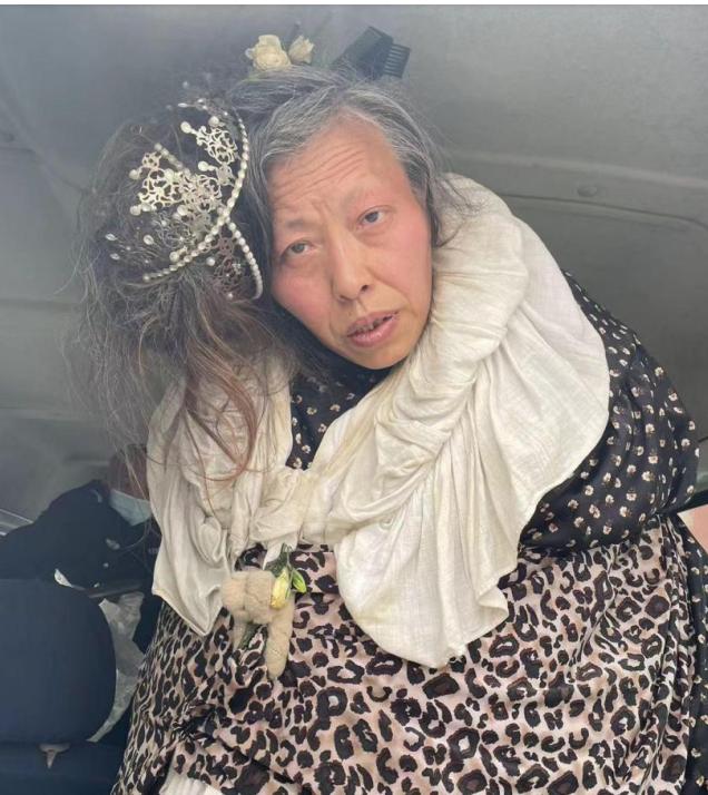 走失者照片 北京寻亲：六旬老太被救助，高1米7...