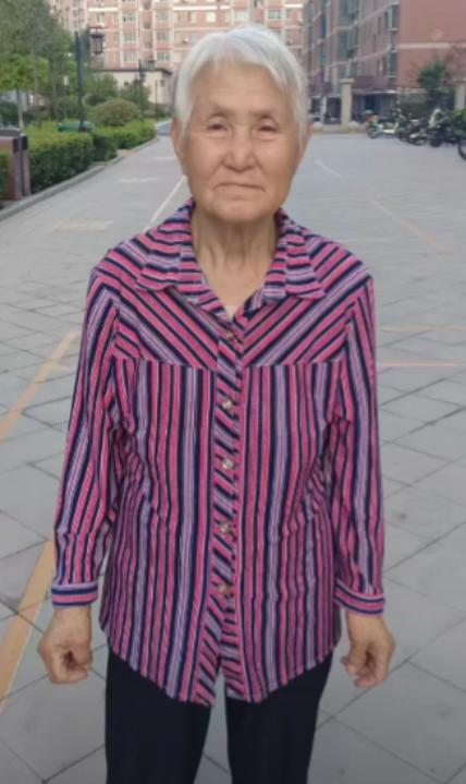 走失者照片 济源市寻人：八旬老太走失，穿粉紫黑...