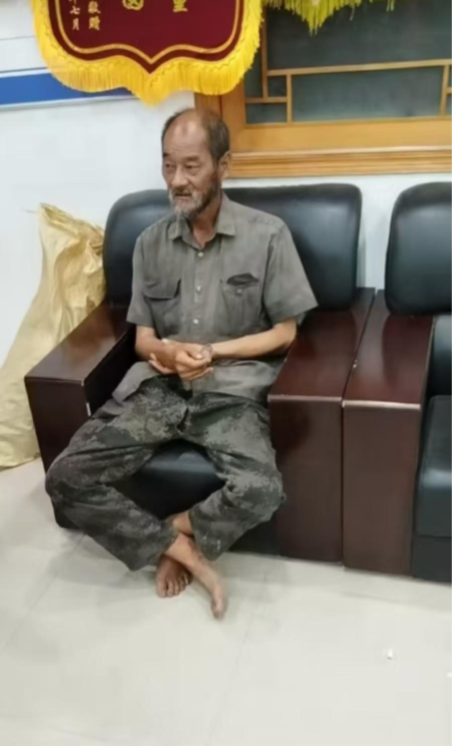 走失者照片 周口市寻亲：六旬老人被救助，穿灰色...
