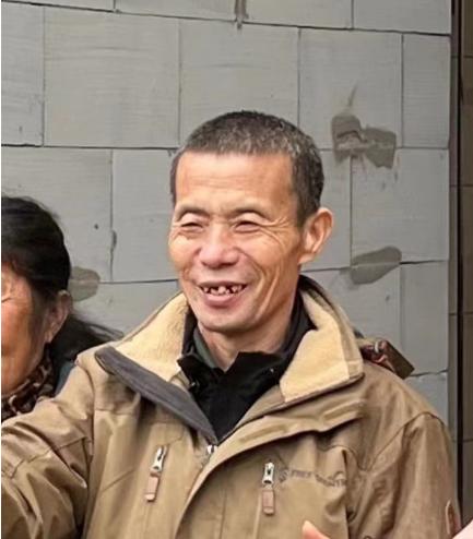走失者照片 天津急寻：六旬老人走失，患小脑萎缩...