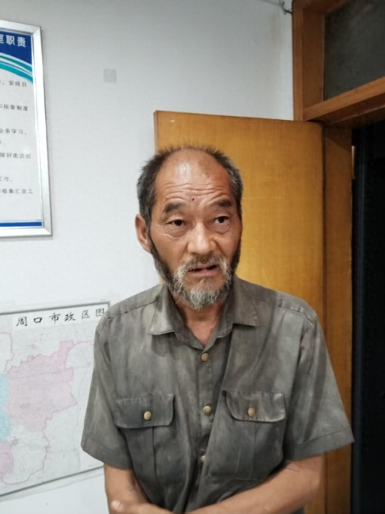 走失者照片 周口市寻亲：六旬老人被救助，穿灰色...