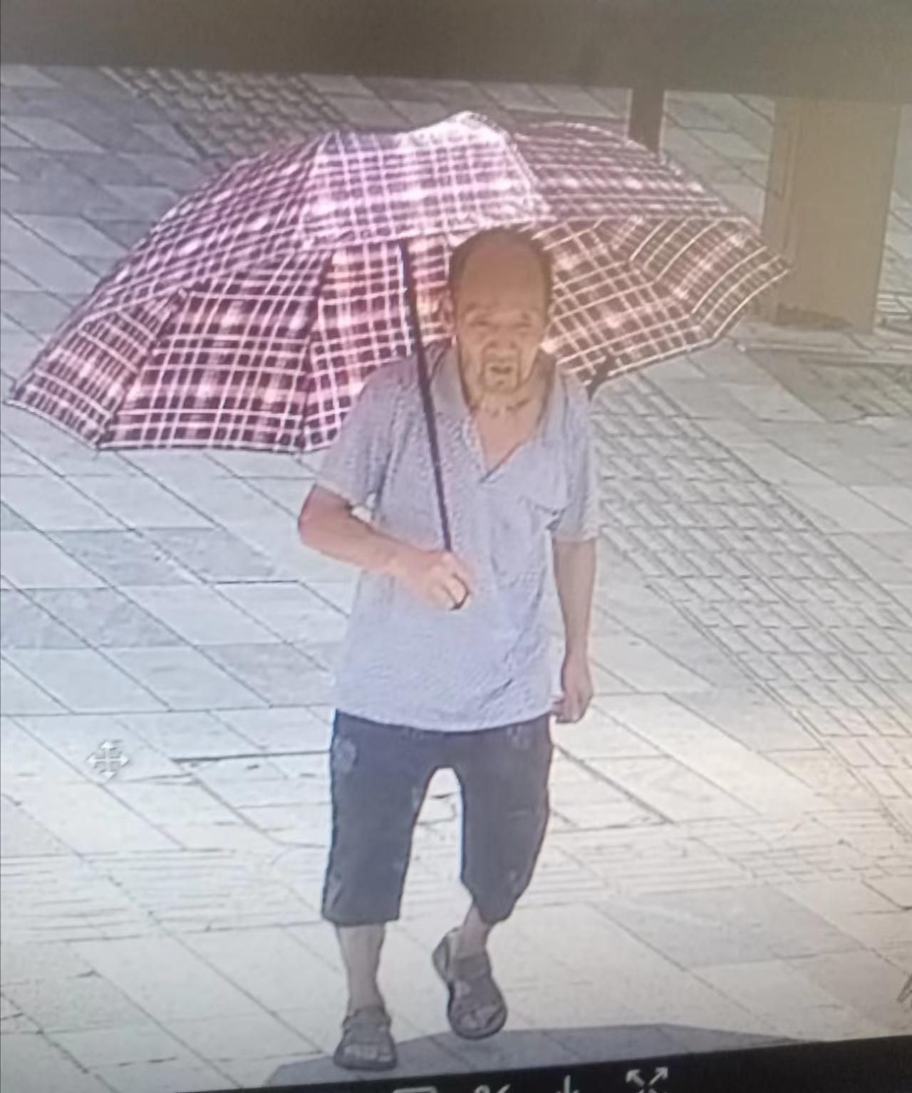 走失者照片 德阳市寻人：七旬老人走失，穿浅蓝色...