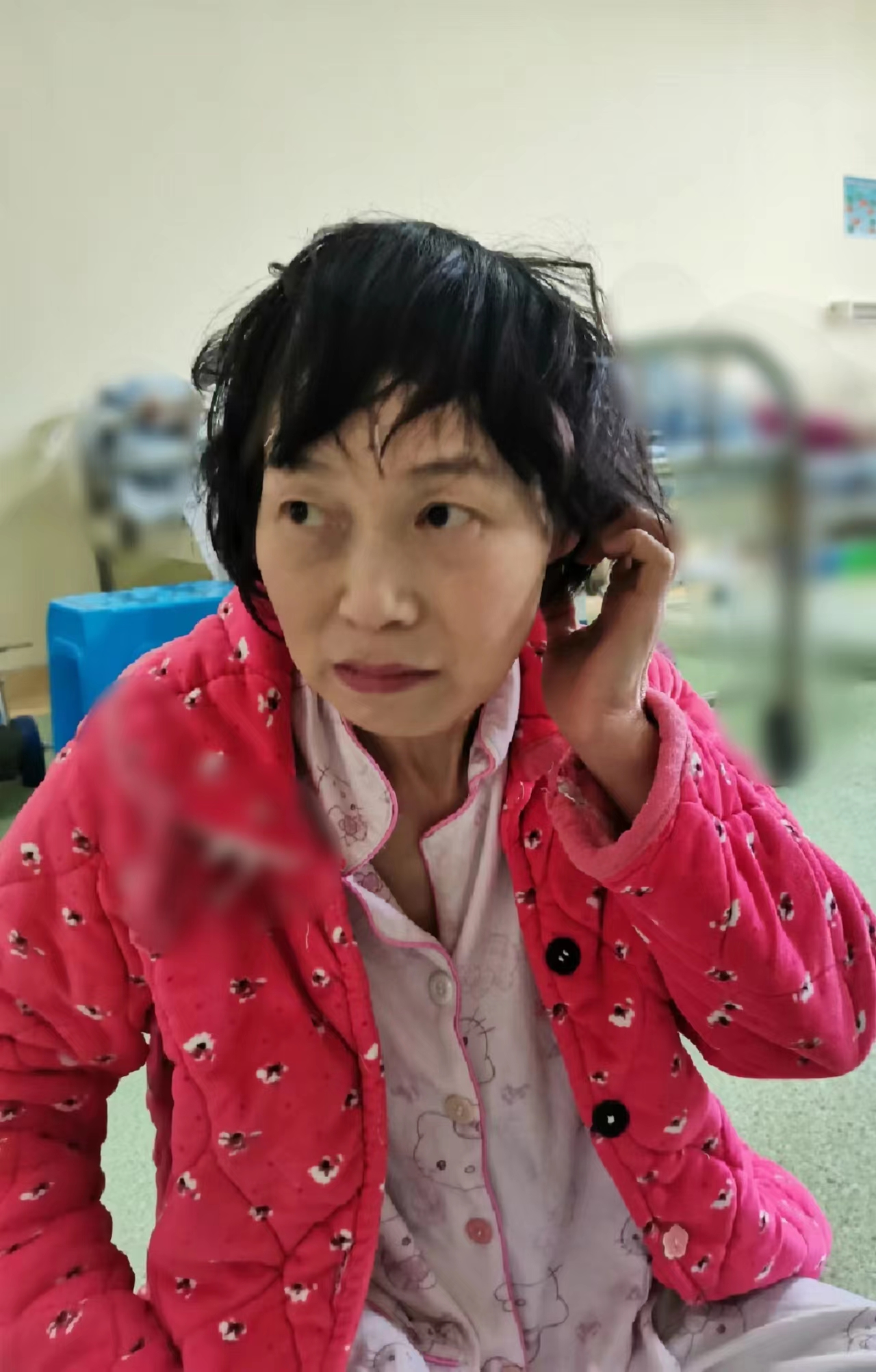 走失者照片 驻马店寻亲：中年女子被救助，穿浅灰...