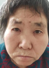 走失者照片 新乡寻亲：六旬老太被救助，穿红色睡...