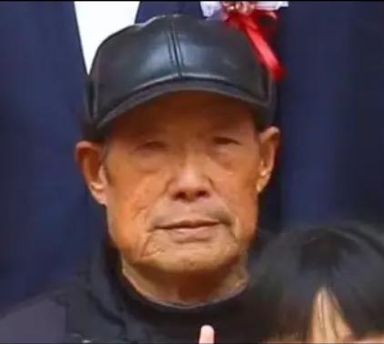 走失者照片 徐州急寻！八旬老人走失，戴黑色帽子...