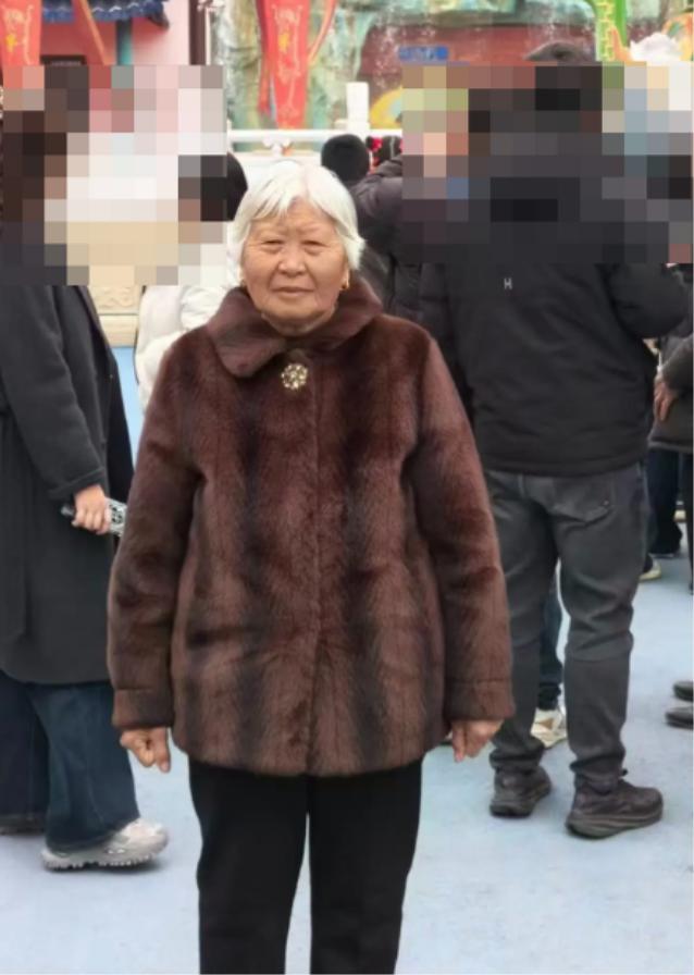 走失者照片 周口市寻人：七旬老太走失，穿红色上...