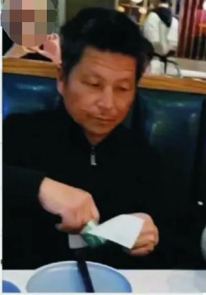 走失者照片 紧急寻人！台州六旬老人失联，穿黑色...