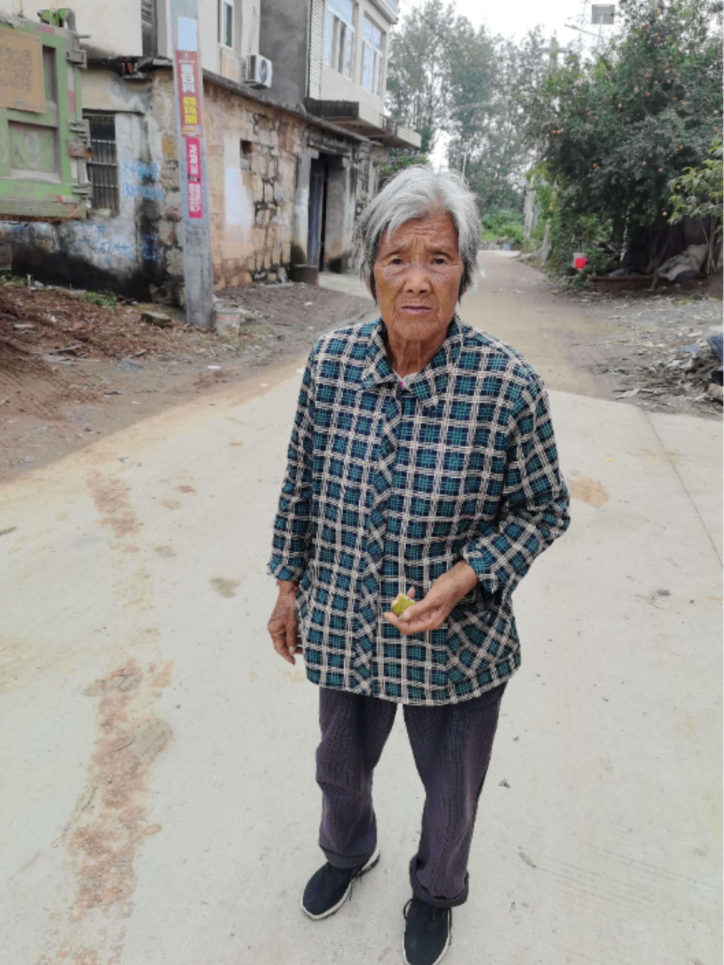 走失者照片 滁州市寻人：八旬老太走失，穿红白相...