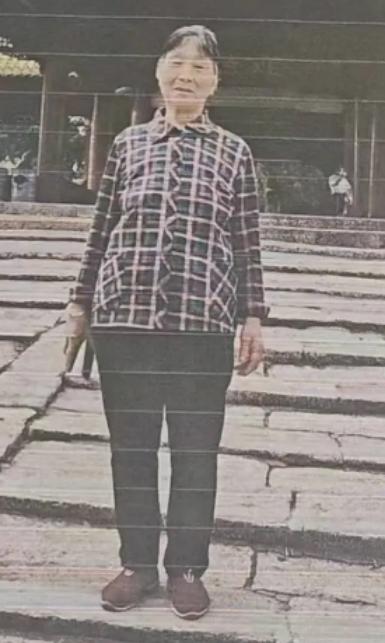 走失者照片 紧急寻人：扬州七旬老太失联，穿红黑...