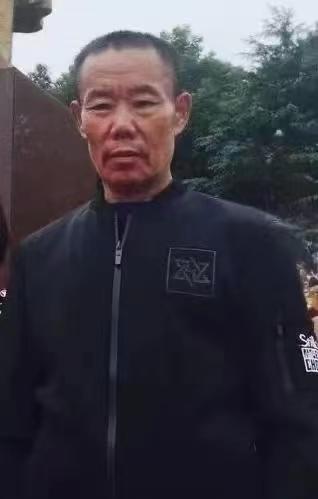 走失者照片 娄底寻人：冷水江六旬老人失联，偏瘦...