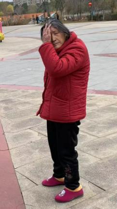 走失者照片 宜春急寻：六旬老太走失，患癫痫，穿...