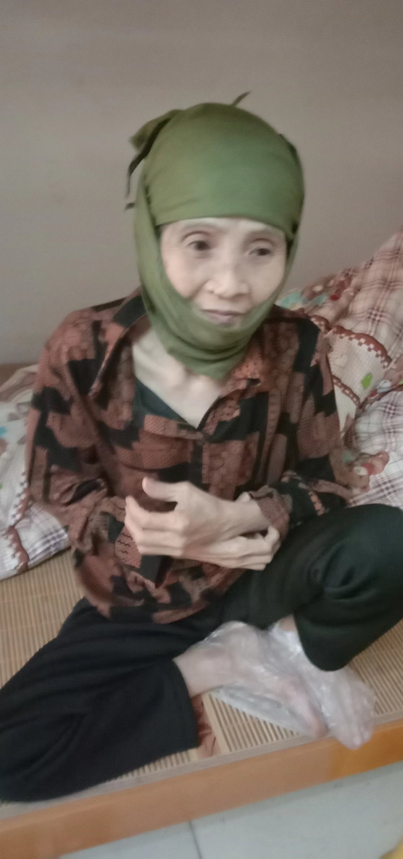 走失者照片 湛江寻亲：七旬老太被救助，头部包裹...