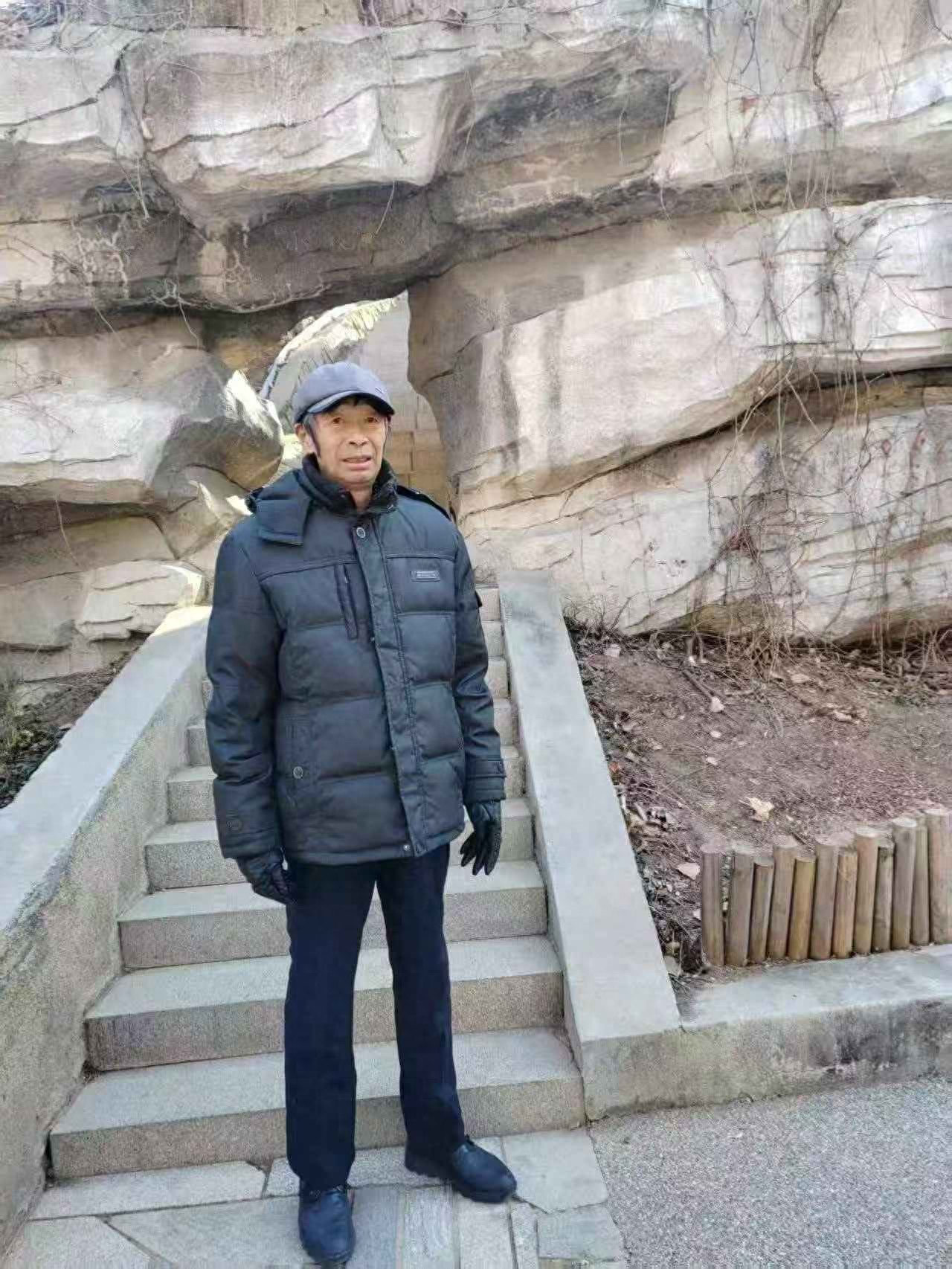 走失者照片 黑河市嫩江市寻人：六旬老人走失，穿...