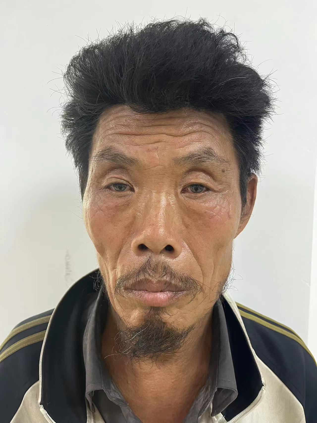 走失者照片 广州寻亲：五旬男子被救助，偏瘦，穿...