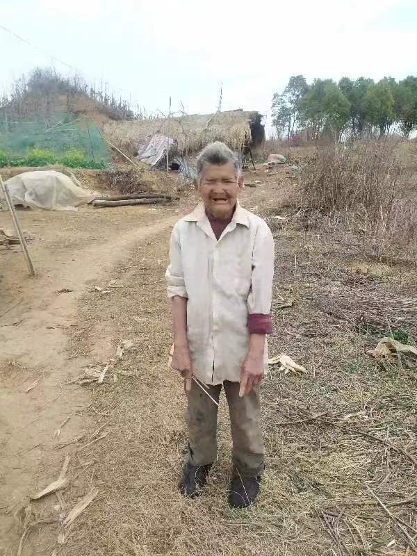 走失者照片 荆门寻亲：七旬老太被救助，白色头发...