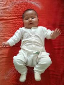 走失者照片 重庆寻亲：4岁女孩自幼被救助，裹红...
