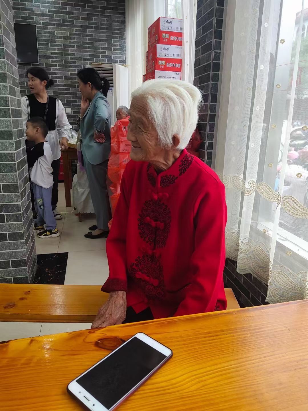 走失者照片 宿迁急寻：九旬老太走失，白色短发，...