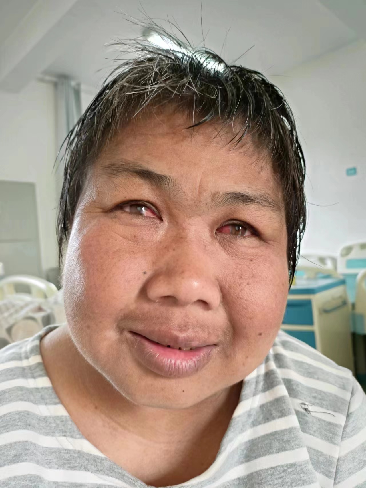 走失者照片 濮阳寻亲：中年女子被救助，穿花棉衣...