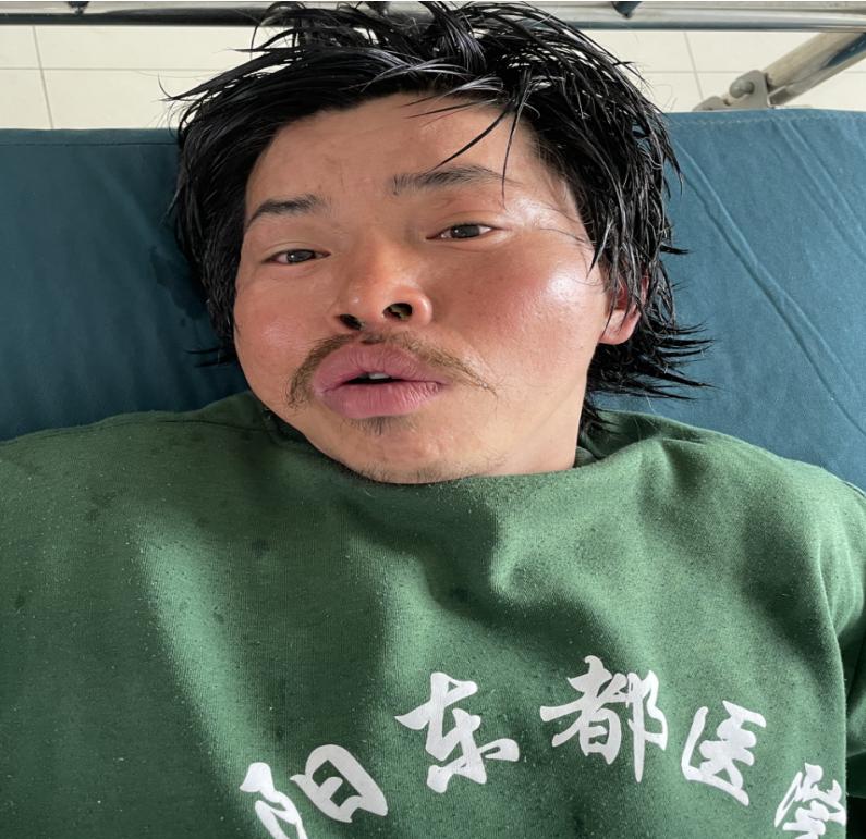 走失者照片 洛阳寻亲：五旬男子被救助，穿米色秋...
