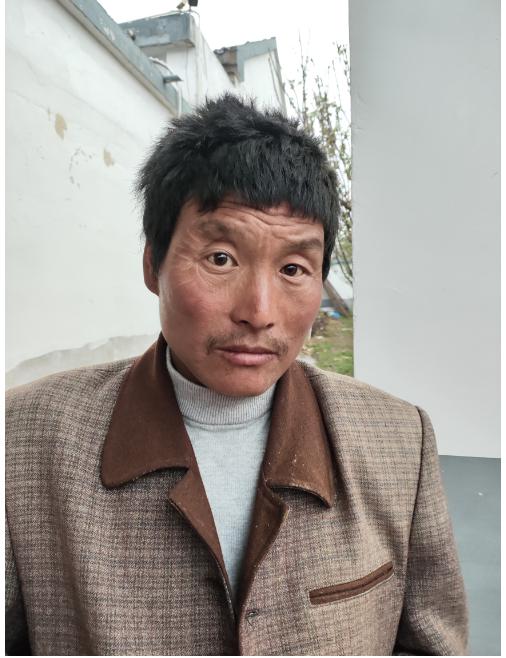 走失者照片 连云港寻亲：中年男子被救助，穿棕色...