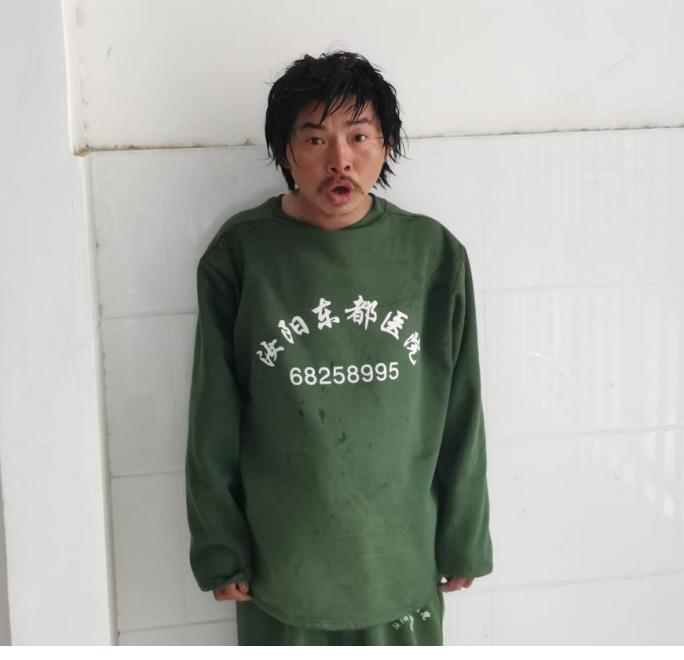 走失者照片 洛阳寻亲：五旬男子被救助，穿米色秋...