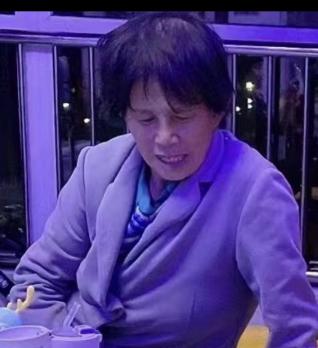 走失者照片 北京急寻：七旬老太失联，穿红色外套...