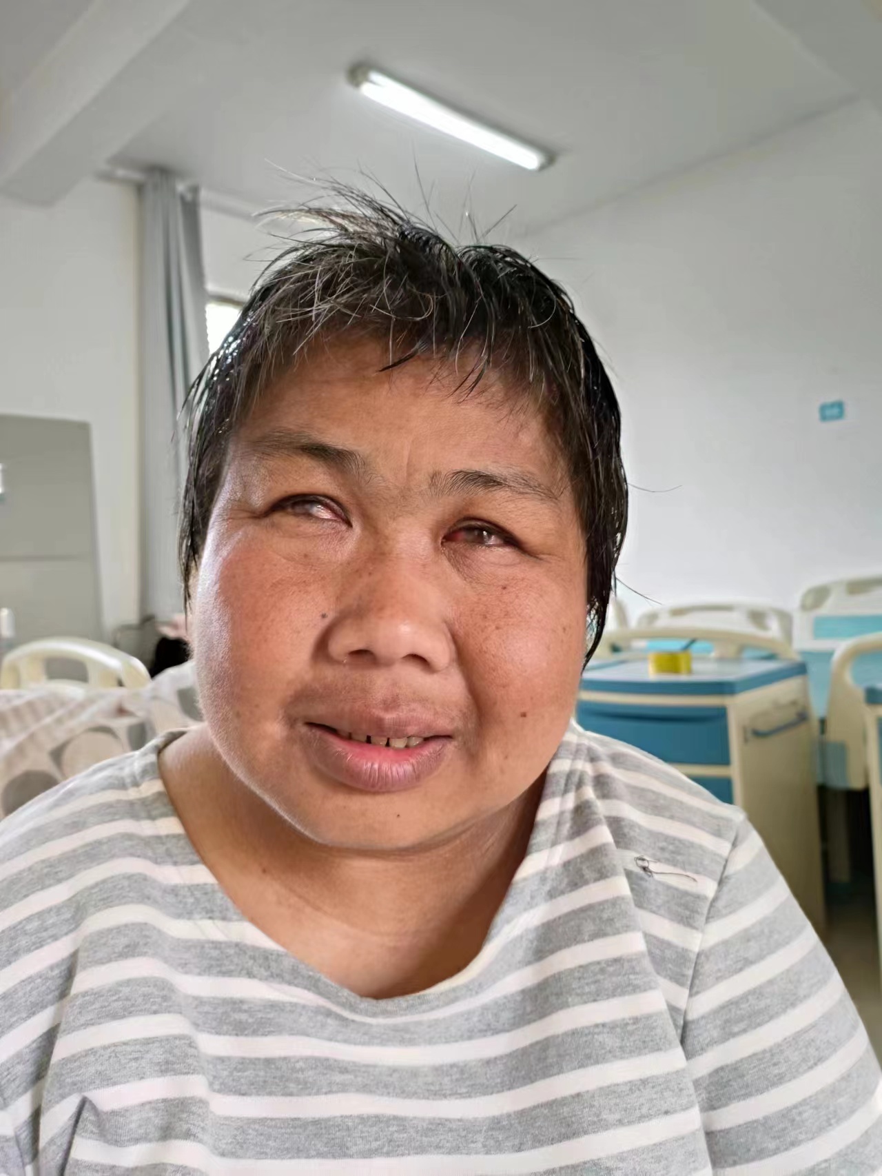 走失者照片 濮阳寻亲：中年女子被救助，穿花棉衣...