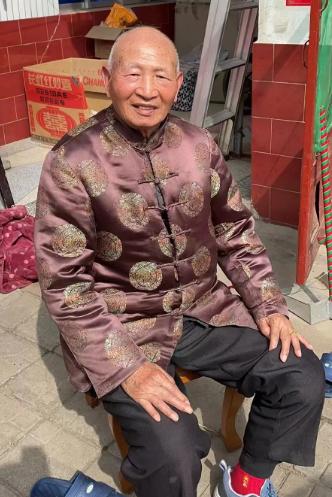 走失者照片 漯河急寻：八旬老人走失，戴铁路员工...