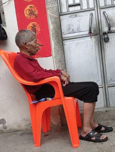 走失者照片 揭阳普宁寻人：七旬老人走失，穿黑色...