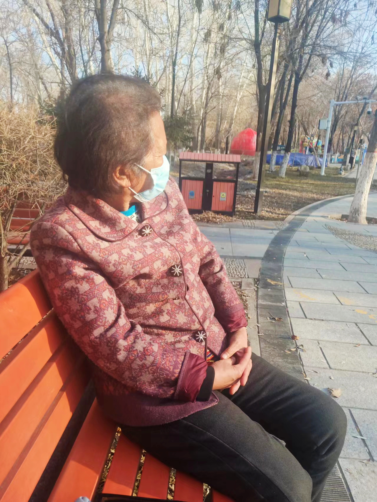 走失者照片 昌吉州急寻：昌吉六旬老太走失，穿暗...
