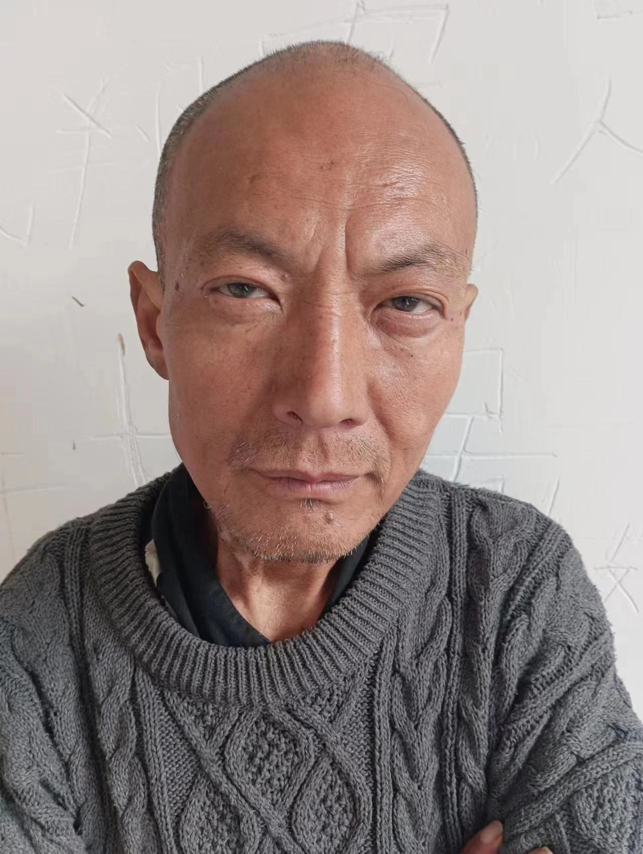 走失者照片 宝鸡寻亲：五旬男子被救助，穿黑色长...