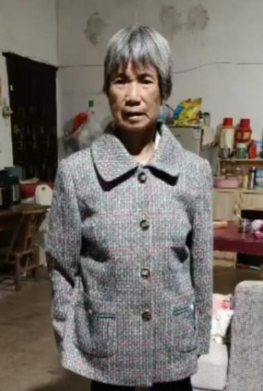 走失者照片 娄底市寻人：七旬老太走失，穿红色长...