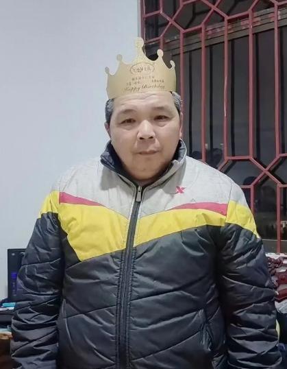 走失者照片 紧急寻人：云浮六旬老人失联，穿深蓝...