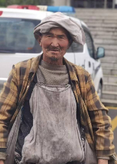 走失者照片 恩施州寻亲：七旬老人被救助，戴白色...