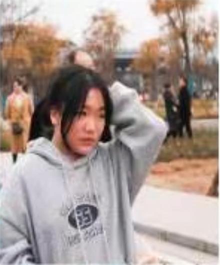 走失者照片 达州急寻：14岁女生失联，穿灰色休...