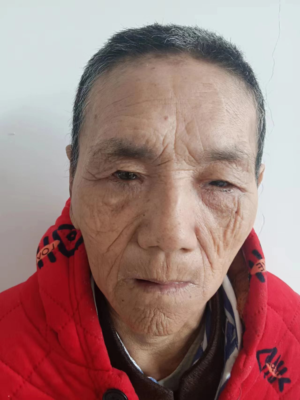 走失者照片 周口寻亲：六旬老太被救助，穿灰色上...