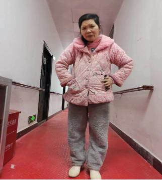 走失者照片 安顺寻亲：五旬女子被救助，穿粉红色...