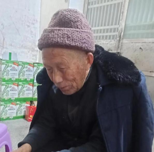 走失者照片 九江急寻：瑞昌七旬老人走失，戴毛线...